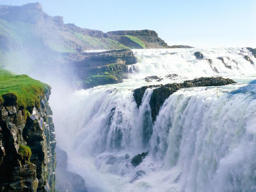 14 Amazing Waterfalls Around The World You Have To Travel To See! (4)