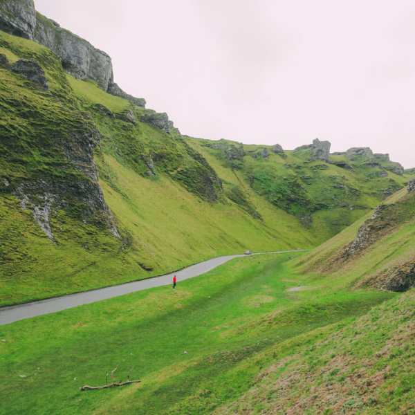 Finding Winnats Pass And An Underground Lake In The Peak District, England (20)