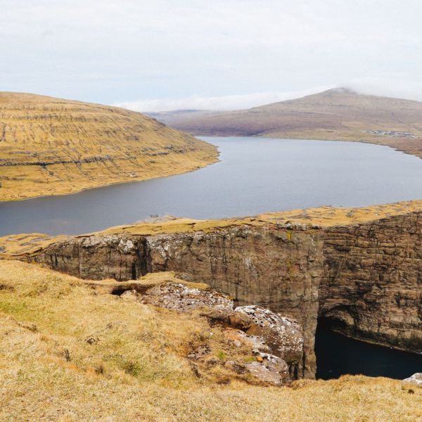 HAVE YOU EVER SEEN THE CLIFF TOP LAKE OF SØRVÁGSVATN, FAROE ISLANDS?