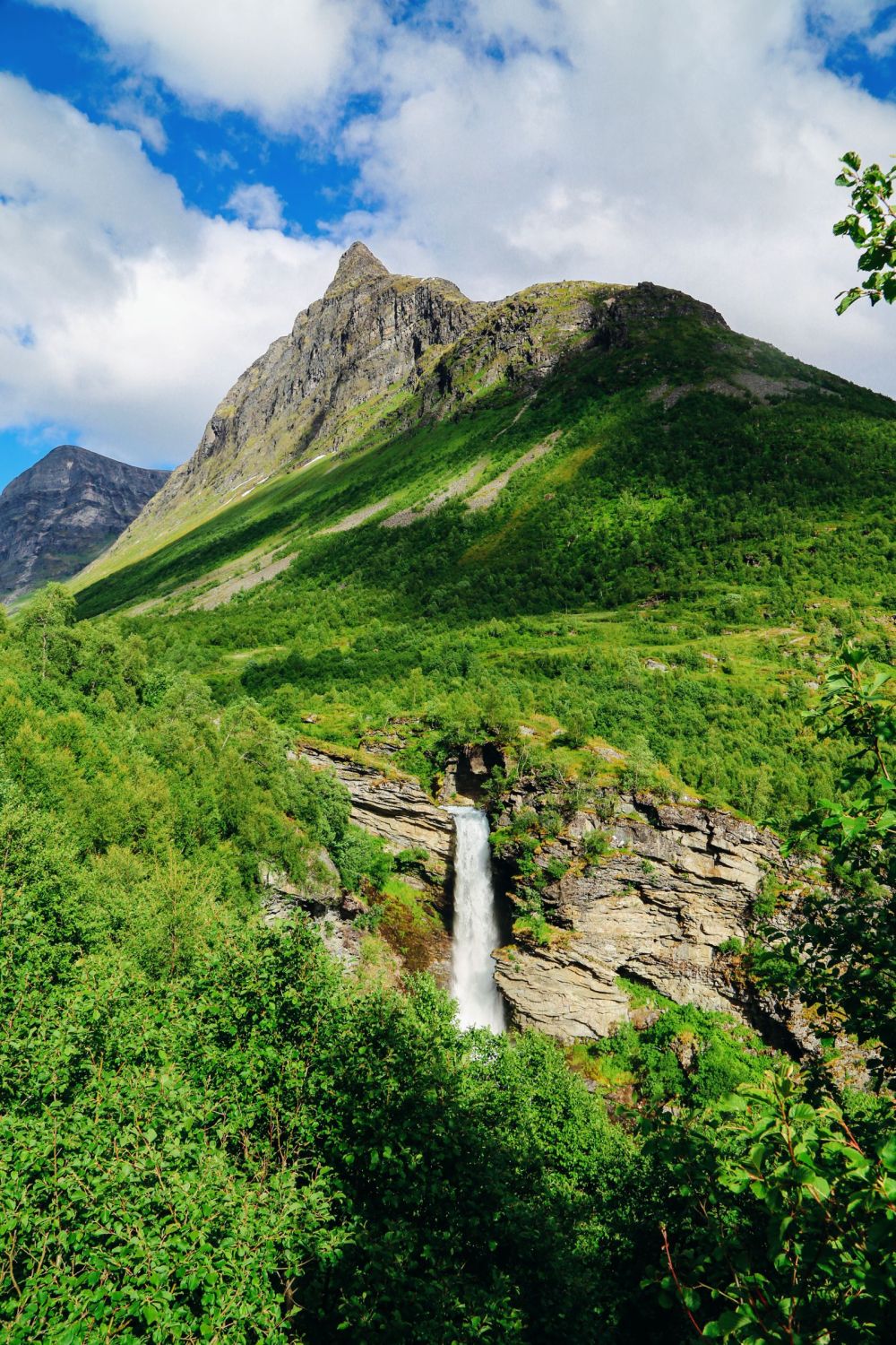 Exploring Storseterfossen Waterfall - A Waterfall In Norway You Can Walk Behind! (6)