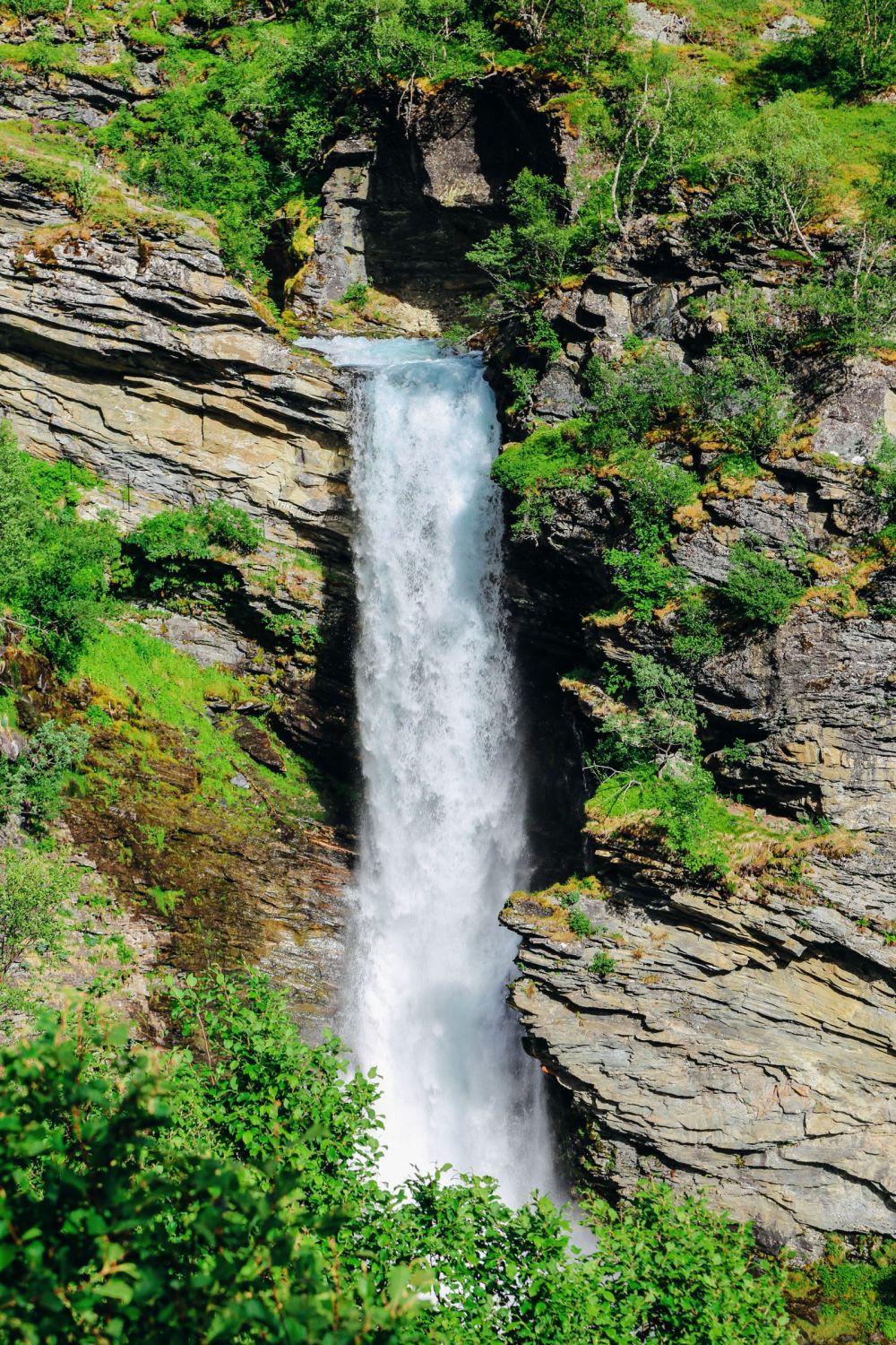 Exploring Storseterfossen Waterfall - A Waterfall In Norway You Can Walk Behind! (7)