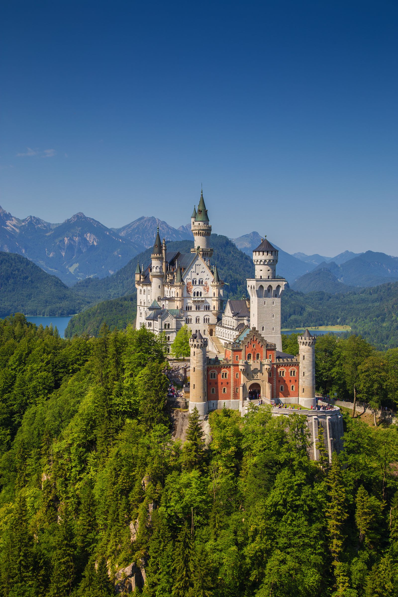 14 Gorgeous Castles You Must See In Europe (3)