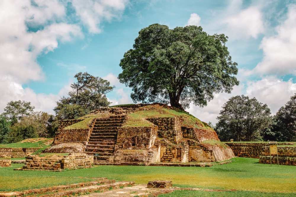 Guatemala Travel: 13 Amazing Mayan Ruins You HAVE To Visit! (3)