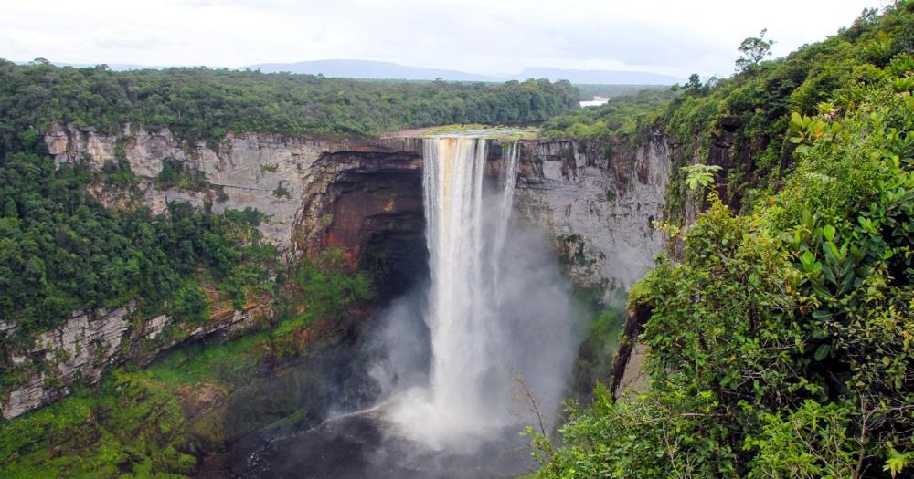 14 Amazing Waterfalls Around The World You Have To Travel To See! (8)