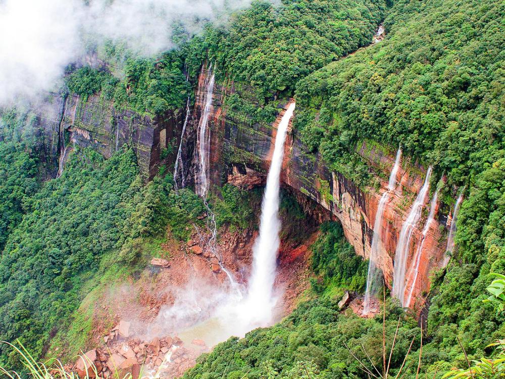 14 Amazing Waterfalls Around The World You Have To Travel To See! (9)