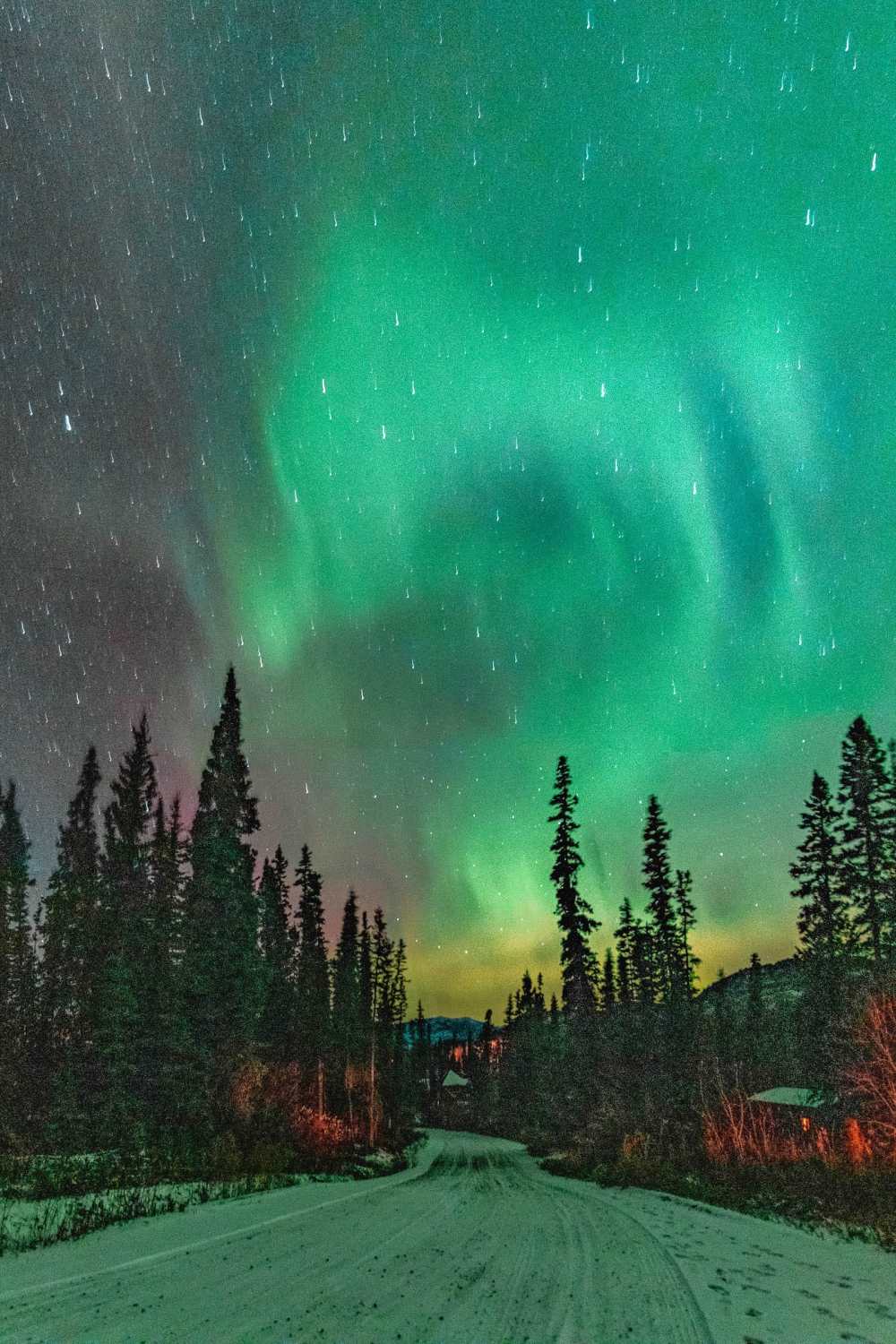Very-Best-Things-To-Do-In-Alaska-USA-Highway-Northern-Lights